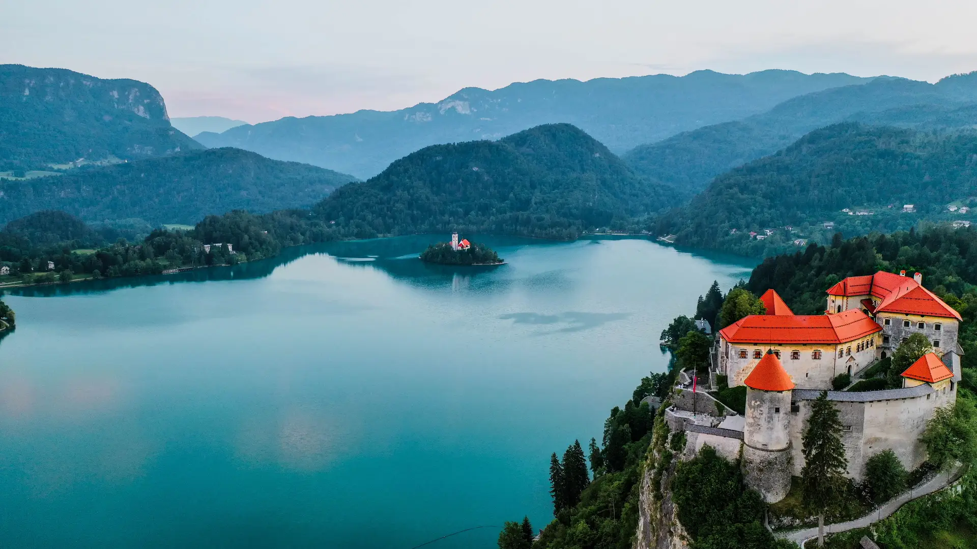 Blejski grad in jezero